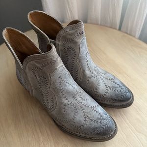 Sterling River Women’s Boots